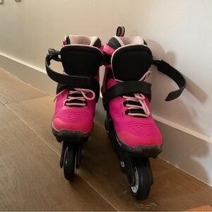 ROLLERBLADE - Pink rollerblades with adjustable size!